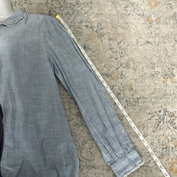 NWT Beautiful light weight blouse - Picture 8 of 14